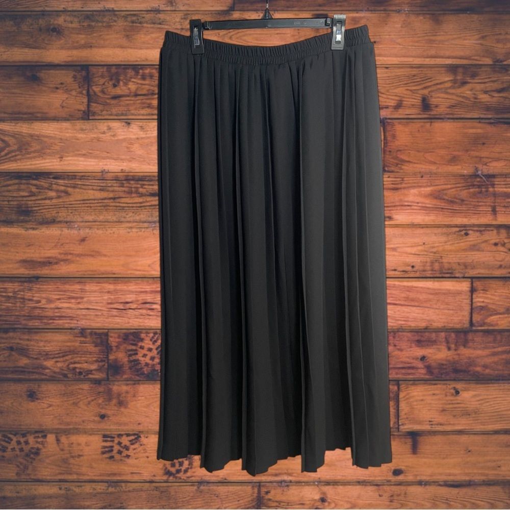 3 for $30: Comfortable and Stylish Black Pleated Skirt
